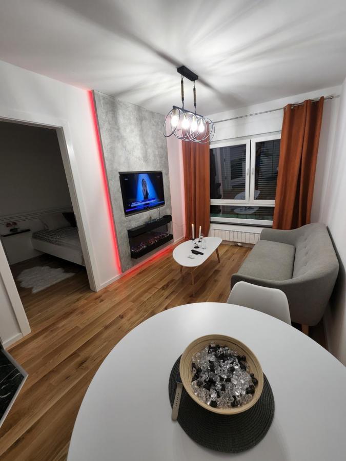 Apartman Park Lake 图兹拉 外观 照片